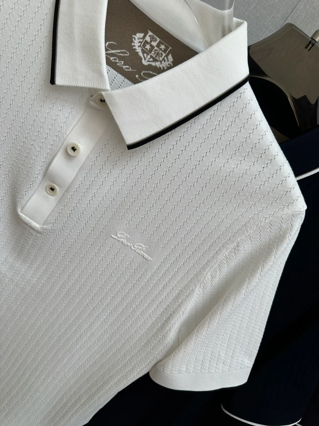 LP top quality 2026 new short sleeves! Original custom fabric, soft to the touch. Top imported private goods, fashionable design and trendy short sleeves, without losing luxury. There is no doubt about the quality. The upper body effect is awesome, luxury official website Same Style! Size: M-3XL
